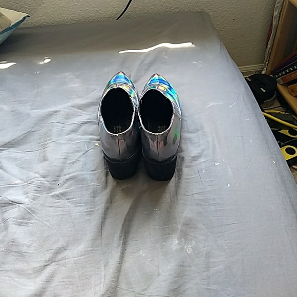 Holographic Pointy Platform Shoes 7 - Picture 2 of 5